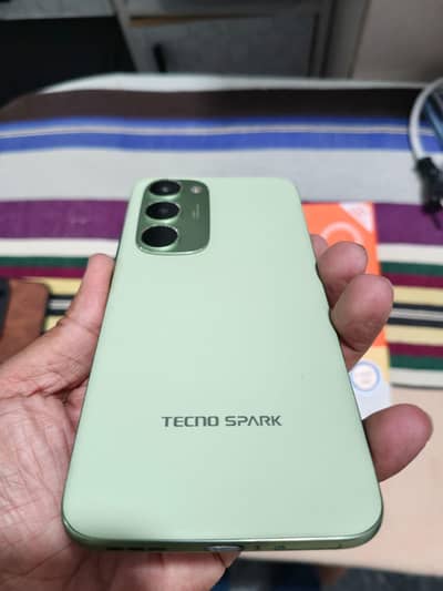 Tecno Spark 40 Pro plus 12/256 good condition box charge