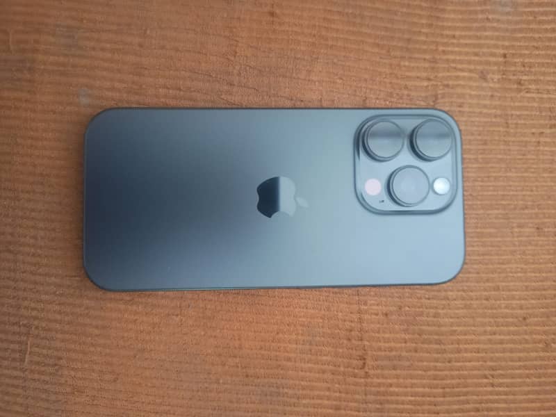 Apple iPhone 16 Pro jv 2