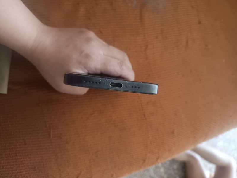 Apple iPhone 16 Pro jv 5