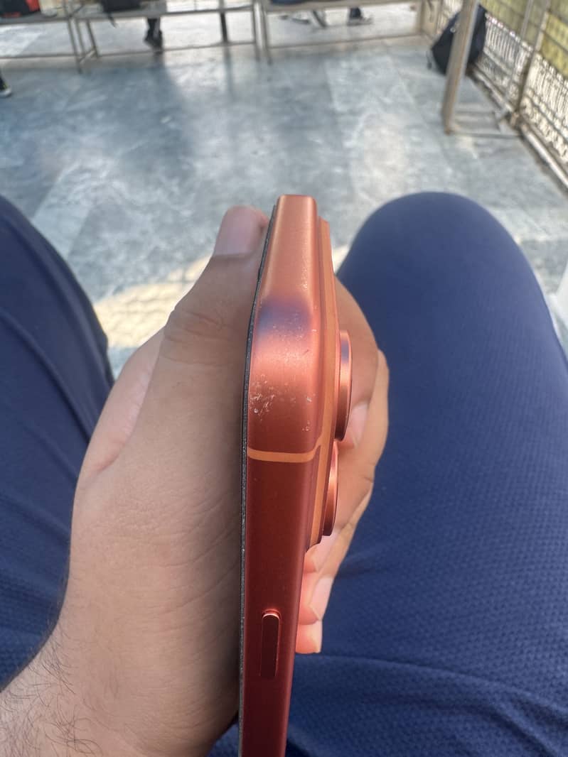 Apple iPhone 17 Pro Max 4
