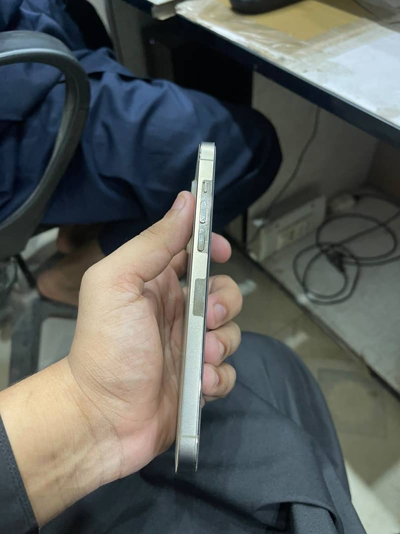 Apple iPhone 14 Pro Max 0