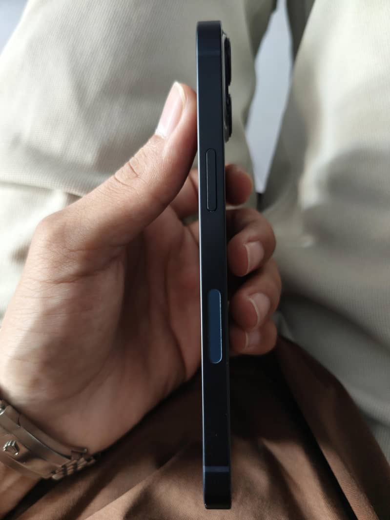 Apple iPhone 13 1