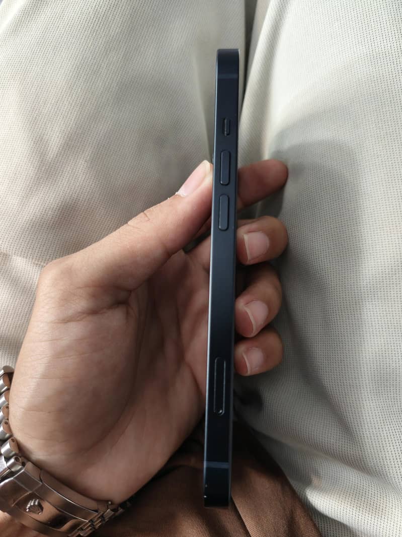 Apple iPhone 13 2