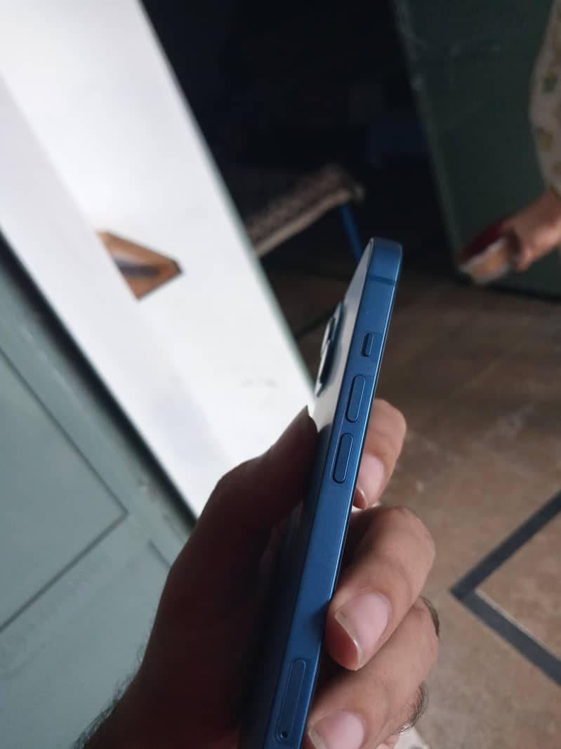 Apple iPhone 13 2