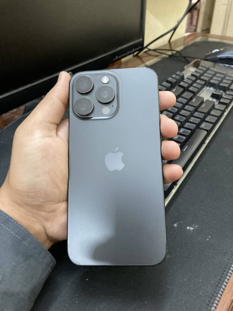 Apple iPhone 15 Pro Max 1
