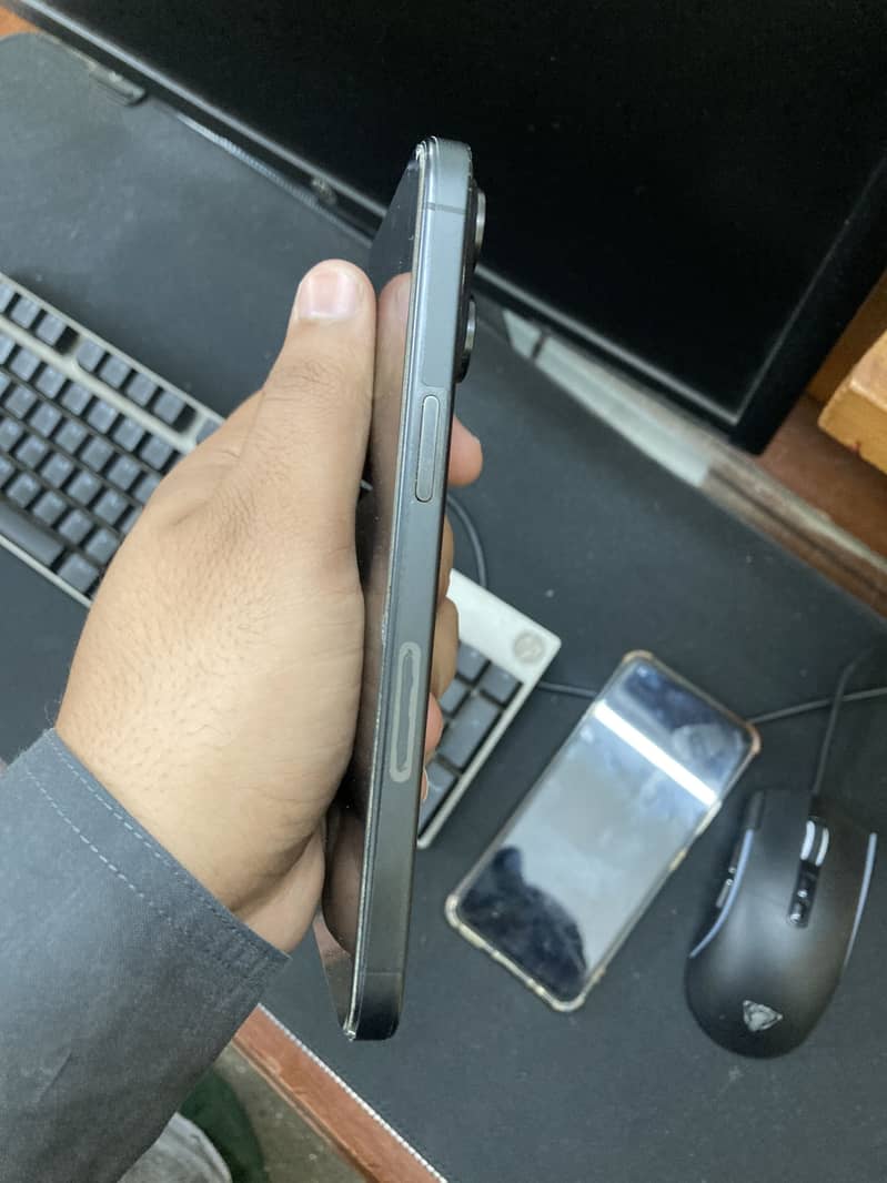 Apple iPhone 15 Pro Max 2