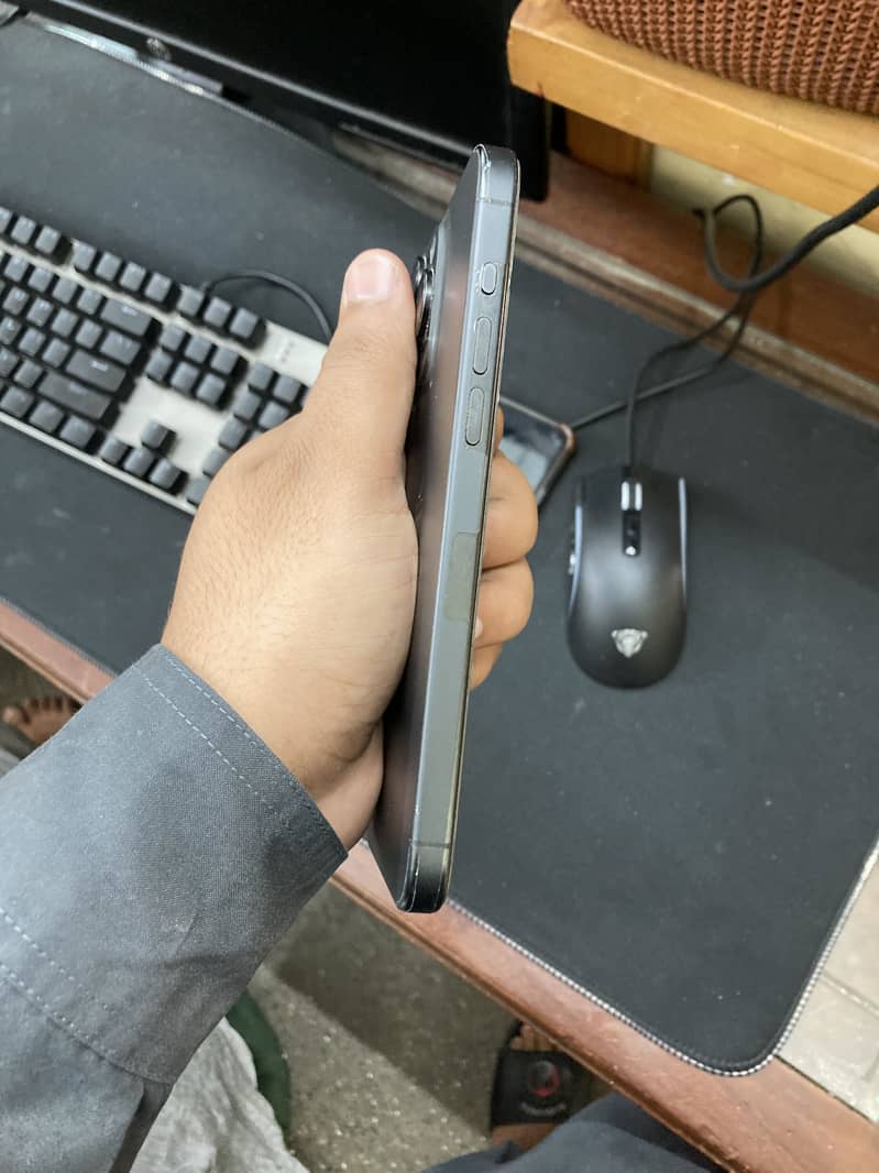 Apple iPhone 15 Pro Max 3