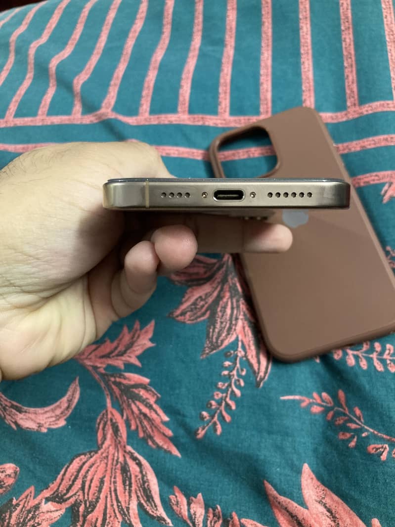 Apple iPhone 16 Pro Max 5