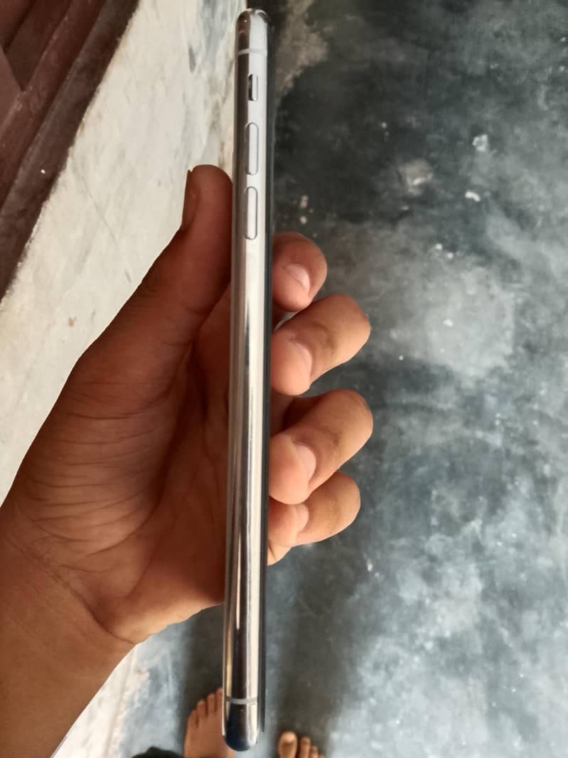 Apple iPhone XS Max 1