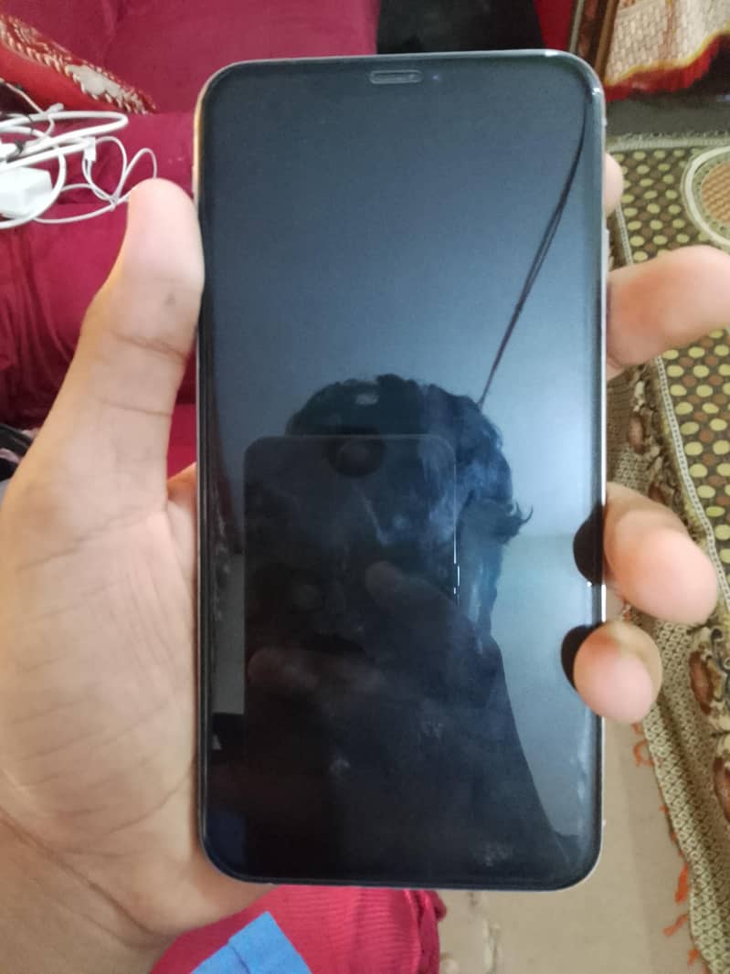 Apple iPhone XS Max 3