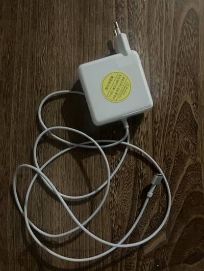 Mac book pro 2017 60w charger with plug