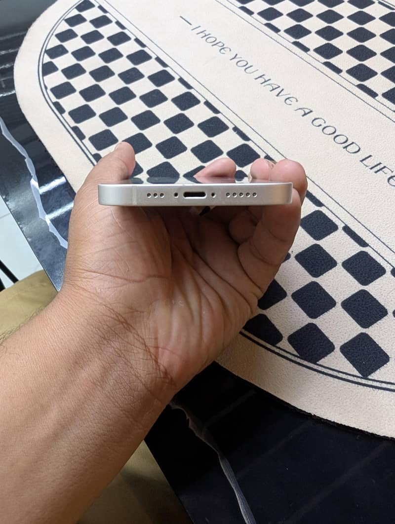 Apple iPhone 13 2