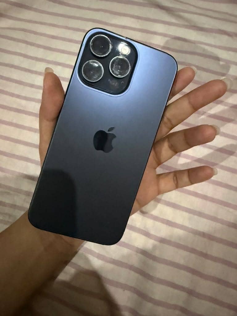 Apple iPhone 15 Pro Max 4