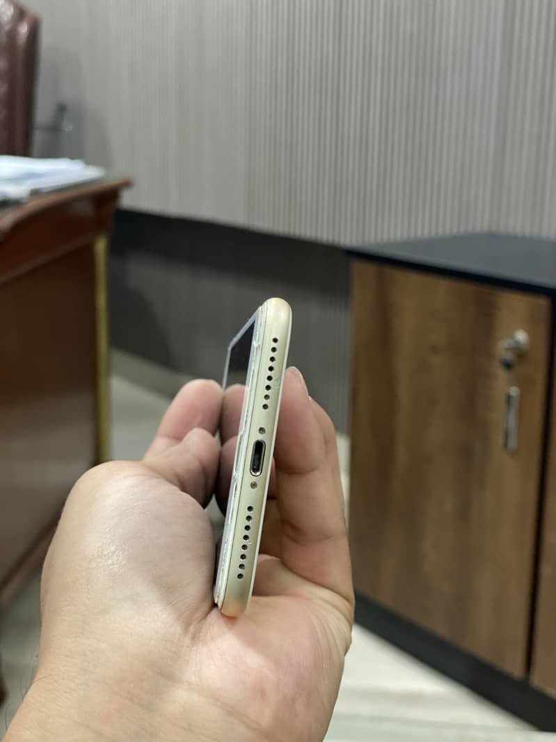 Apple iPhone 7 Plus 5