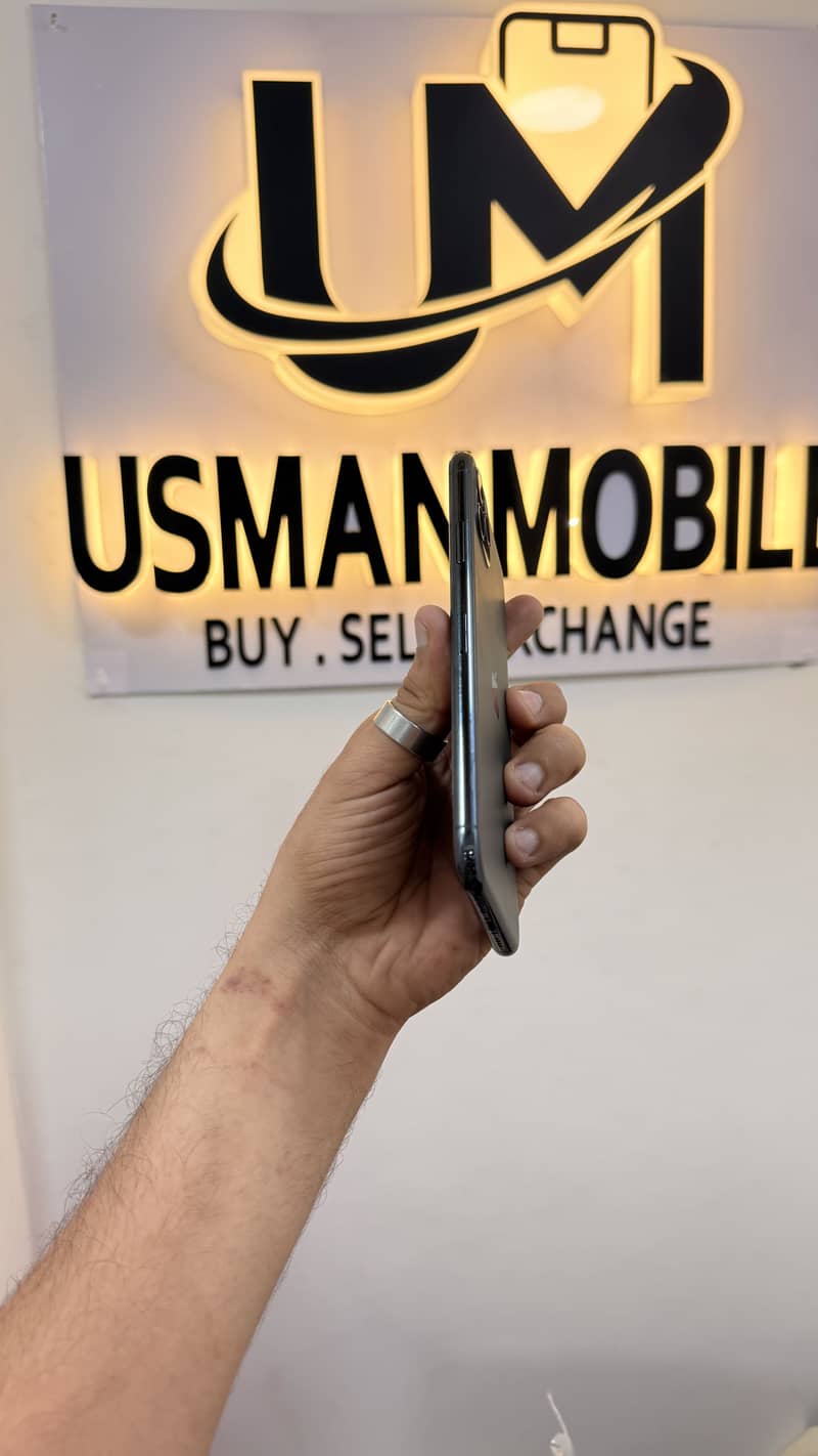 Apple iPhone 11 Pro Max 0