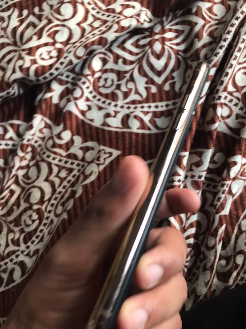 Apple iPhone 11 Pro Max 3