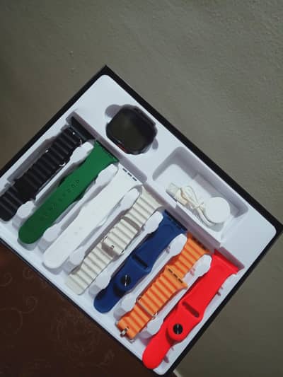 BRAND NEW Crown G700 7+1 Smartwatch