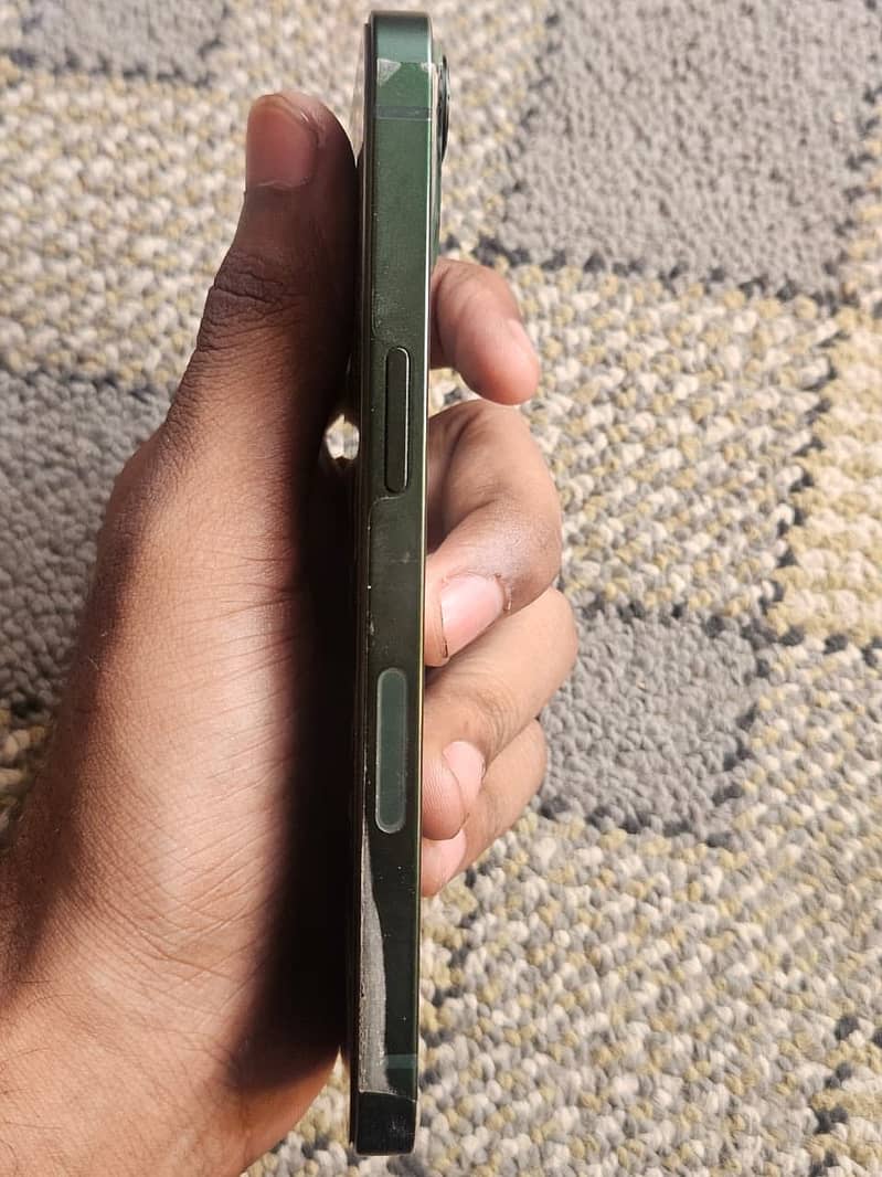 Apple iPhone 13 2