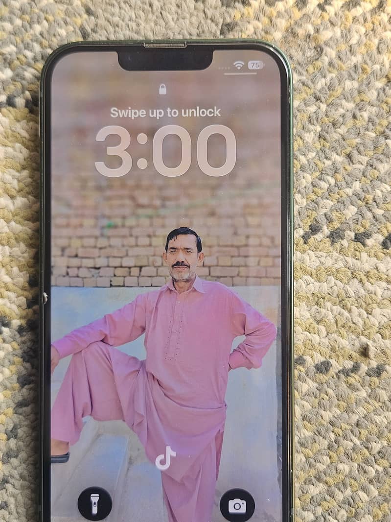 Apple iPhone 13 4
