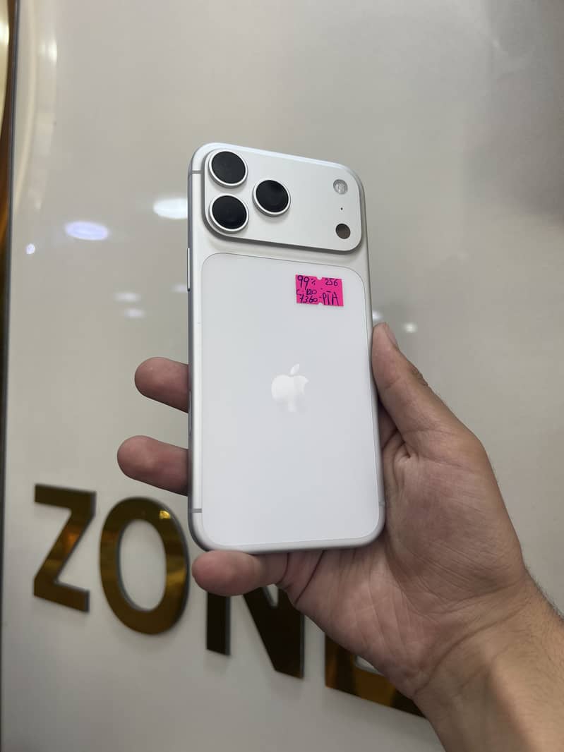 Apple iPhone 17 Pro Max 0