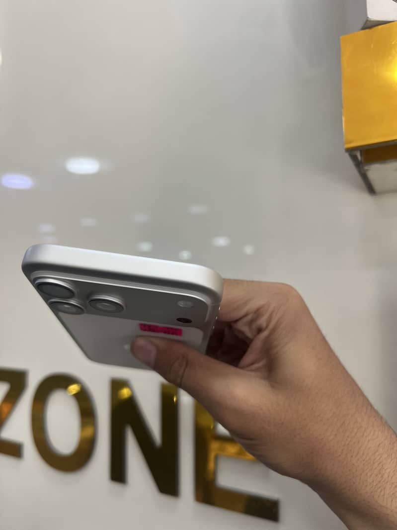 Apple iPhone 17 Pro Max 2