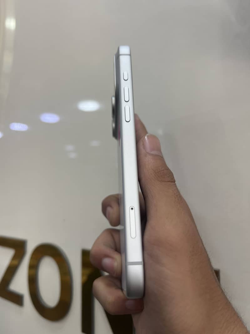 Apple iPhone 17 Pro Max 3