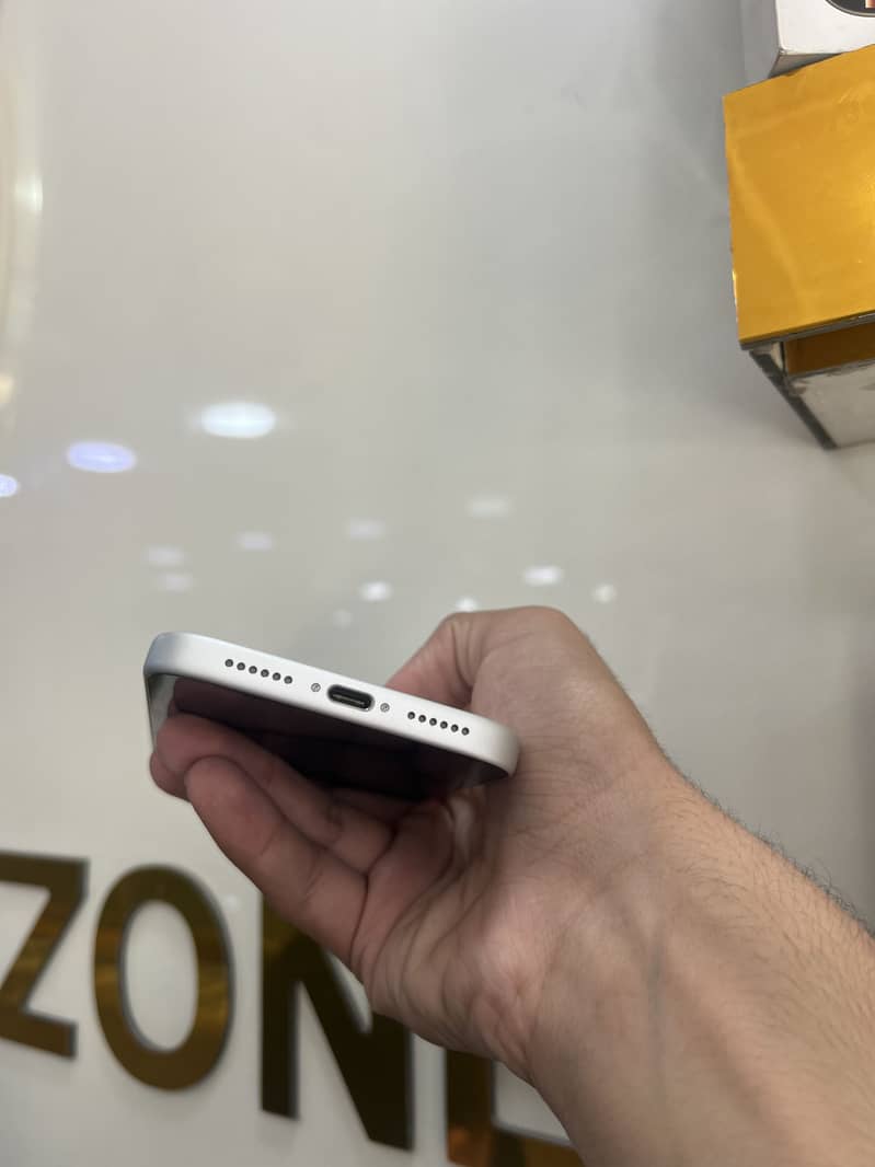 Apple iPhone 17 Pro Max 4