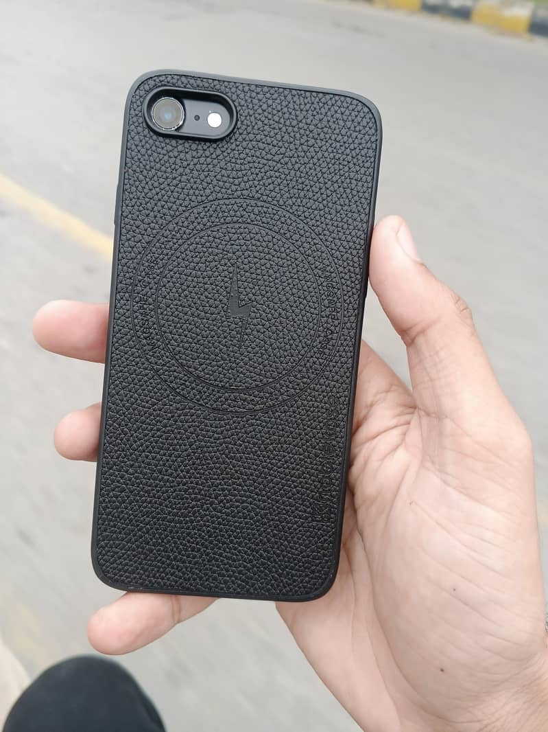 Apple iPhone 7 0