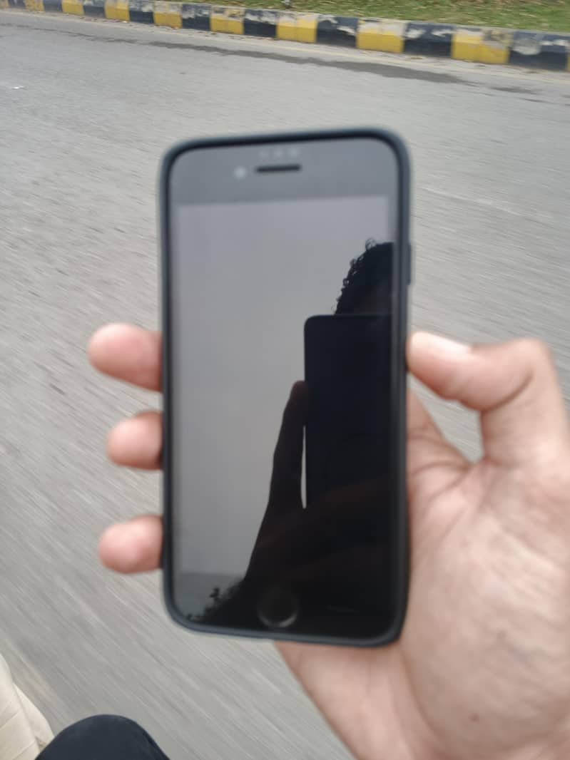 Apple iPhone 7 1
