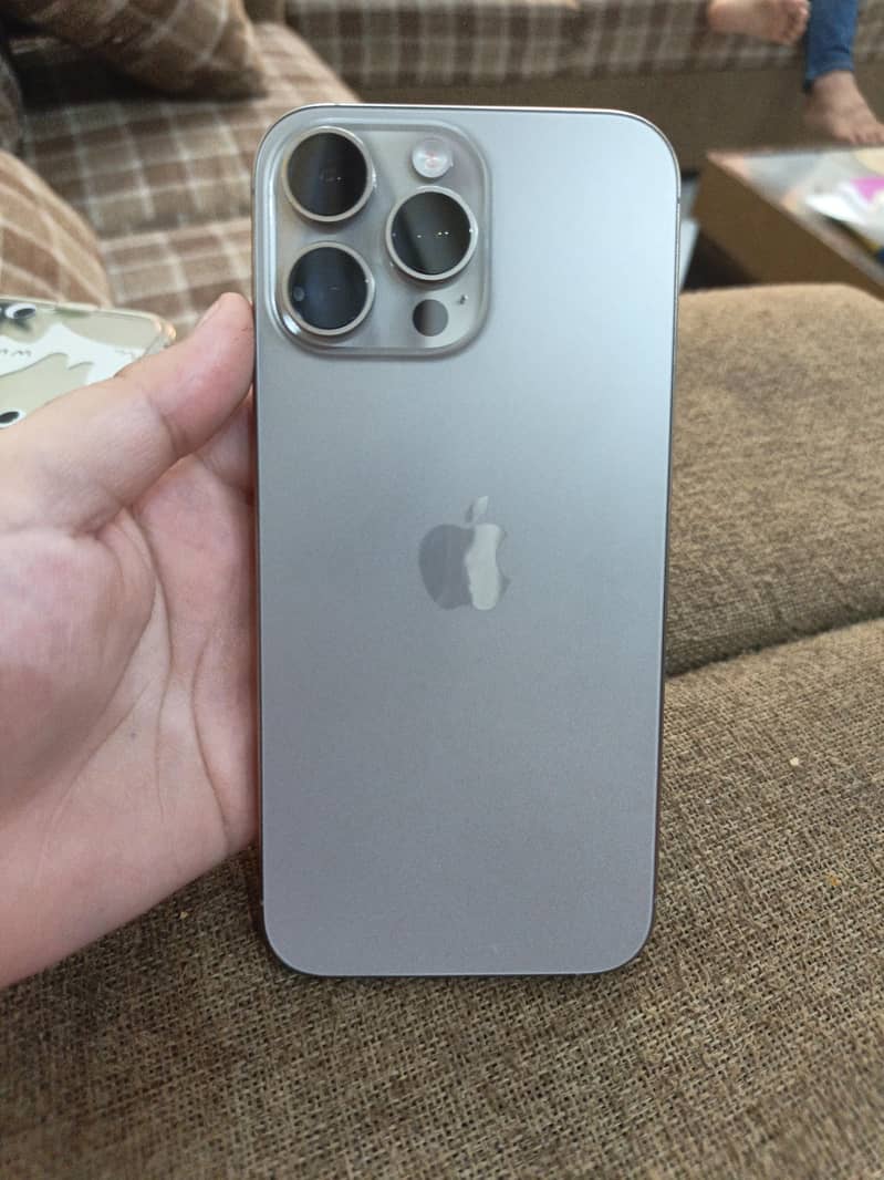 Apple iPhone 16 Pro Max FU 1