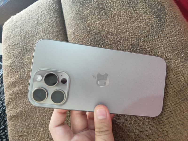 Apple iPhone 16 Pro Max FU 2