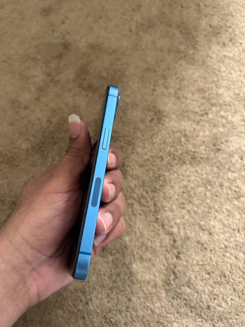 Apple iPhone 13 5