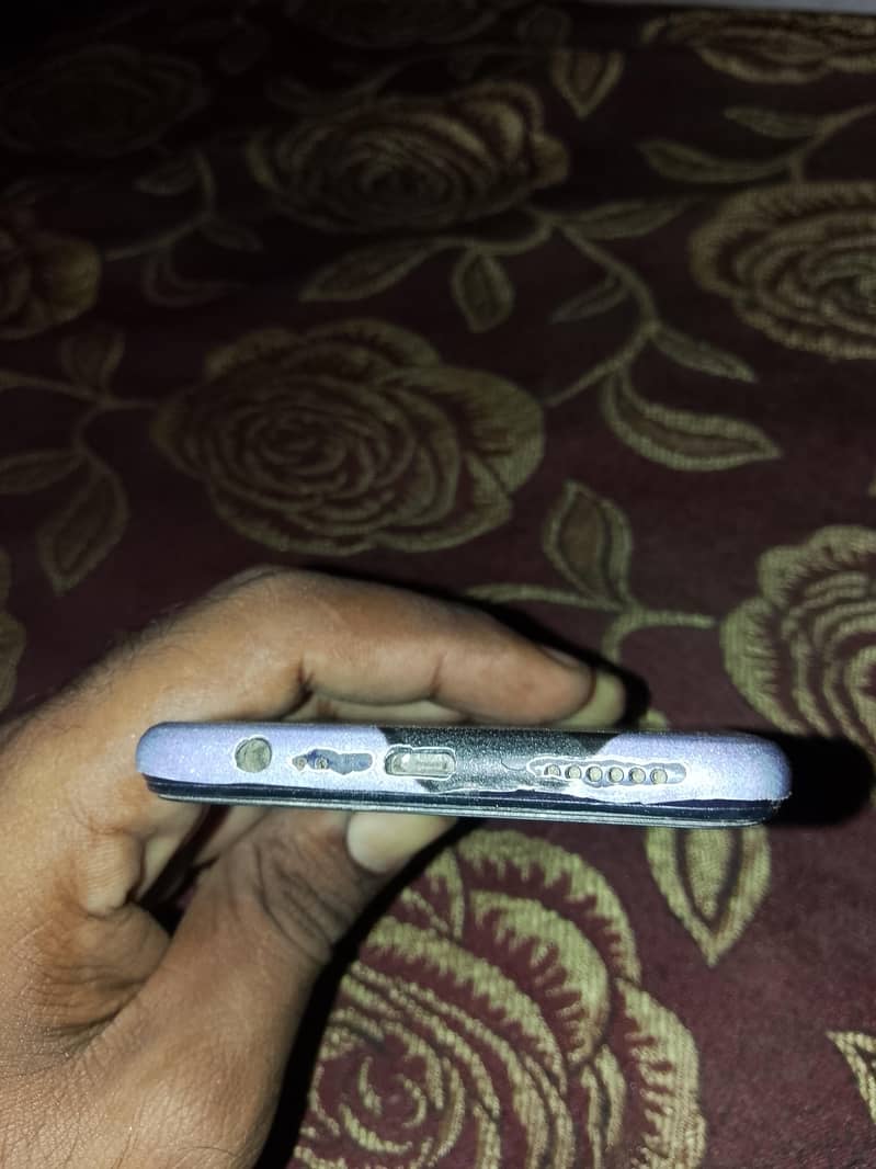 OPPO A3s 4