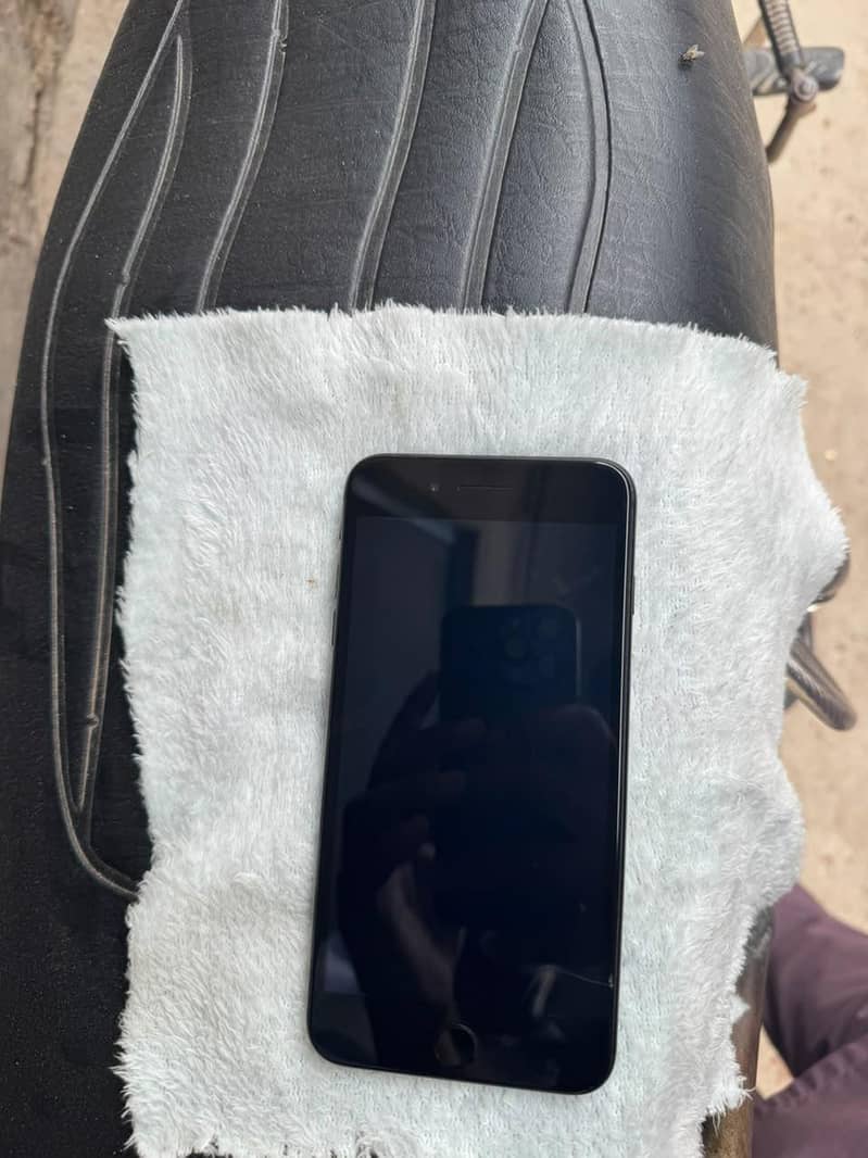 Apple iPhone 7 Plus 0