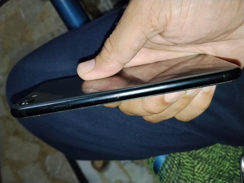 Apple iPhone SE 2nd generation 1