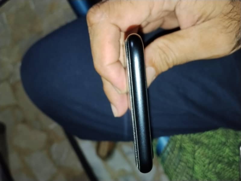 Apple iPhone SE 2nd generation 4