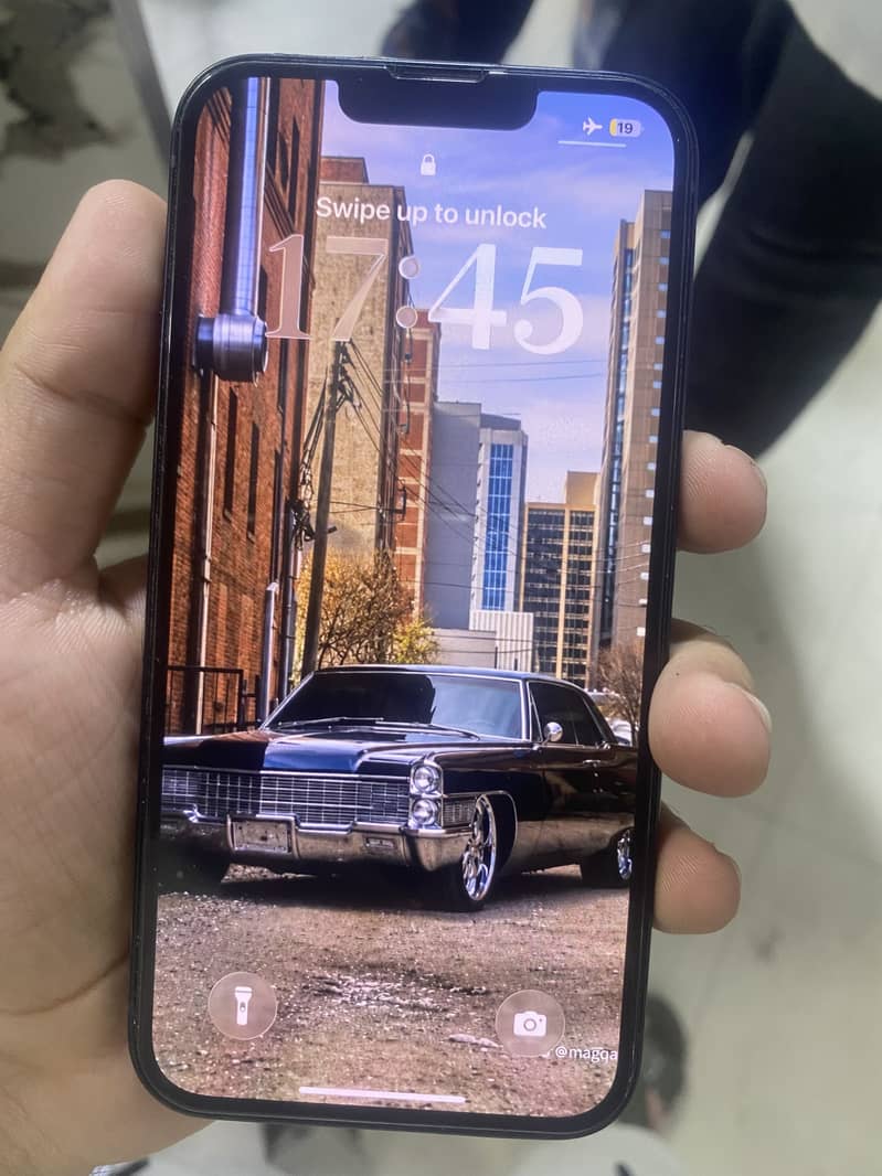 Apple iPhone 13 0