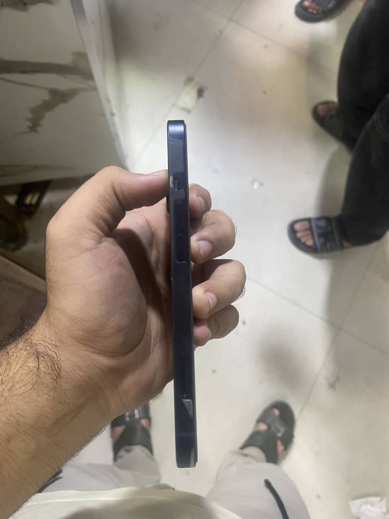 Apple iPhone 13 2