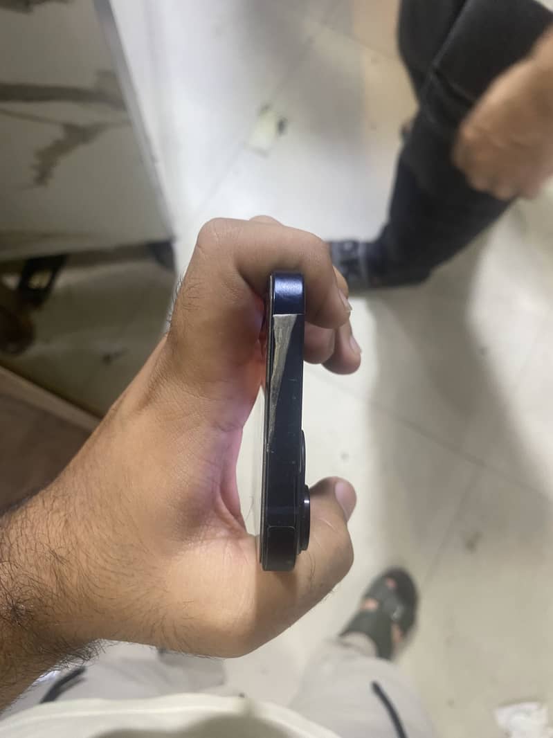 Apple iPhone 13 5