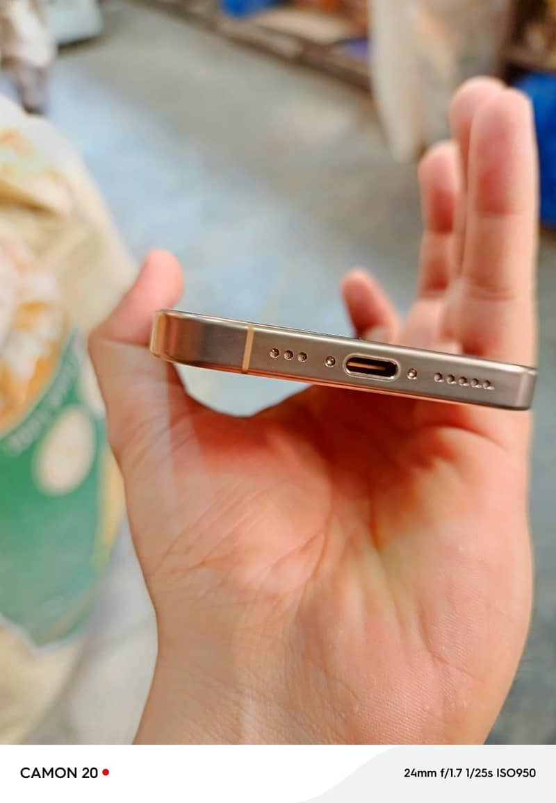 Apple iPhone 16 Pro 2