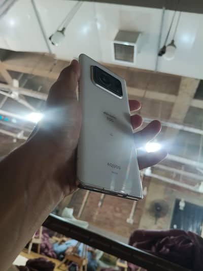 sharp Aquos R6