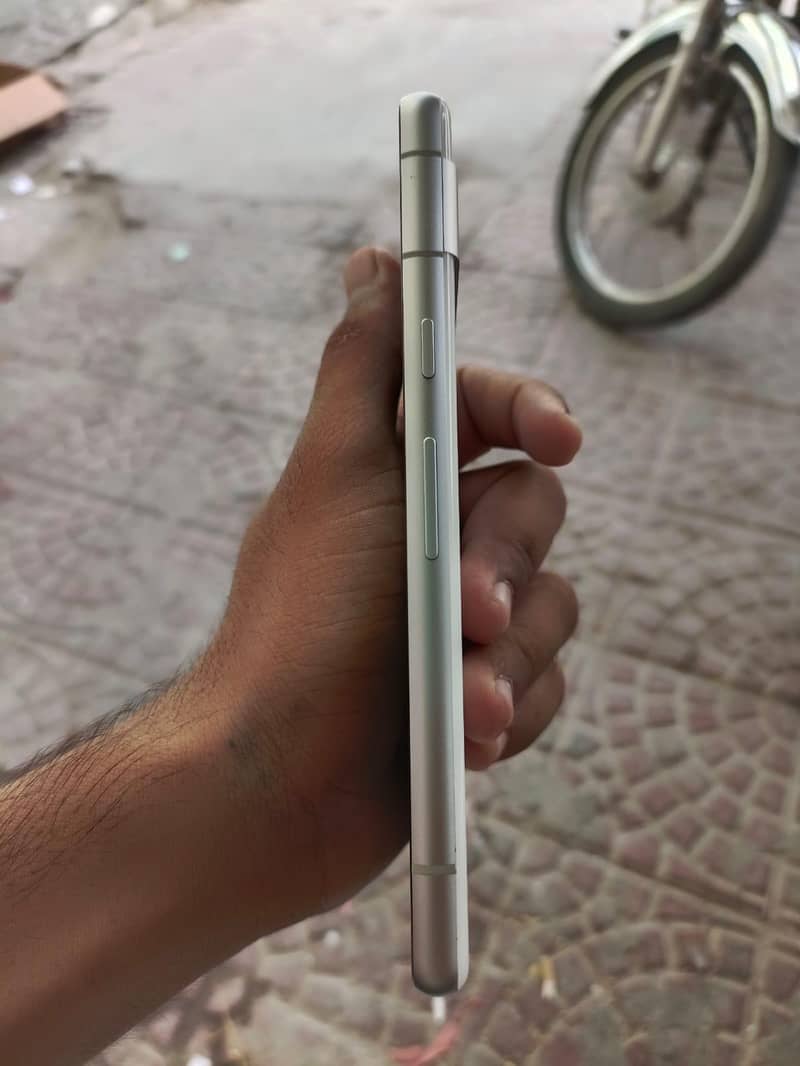 Google Pixel 7a 5