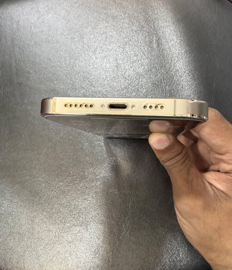 Apple iPhone 14 Pro Max 1
