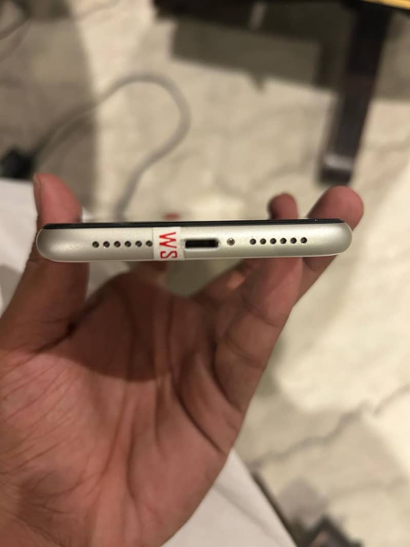 Apple iPhone 11 0