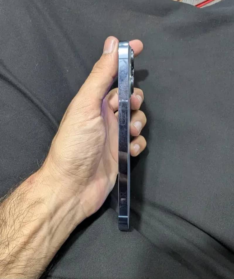 Apple iPhone 13 Pro 2