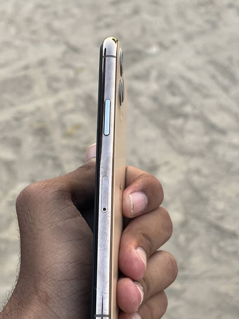 Apple iPhone 11 Pro 1