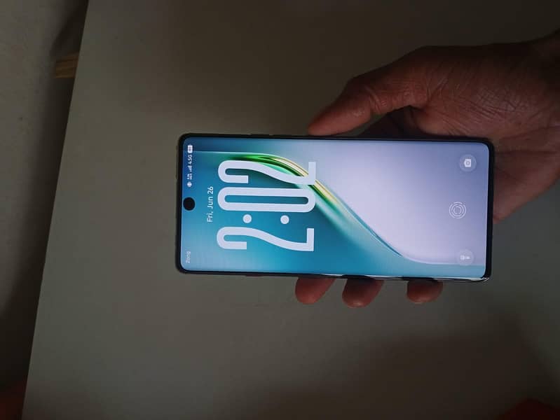 Tecno CAMON 40 Pro 6