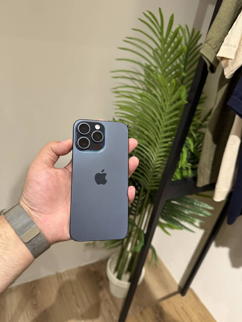 Apple iPhone 15 Pro Max 0