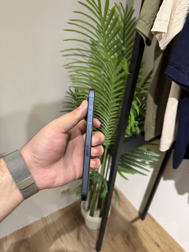 Apple iPhone 15 Pro Max 2