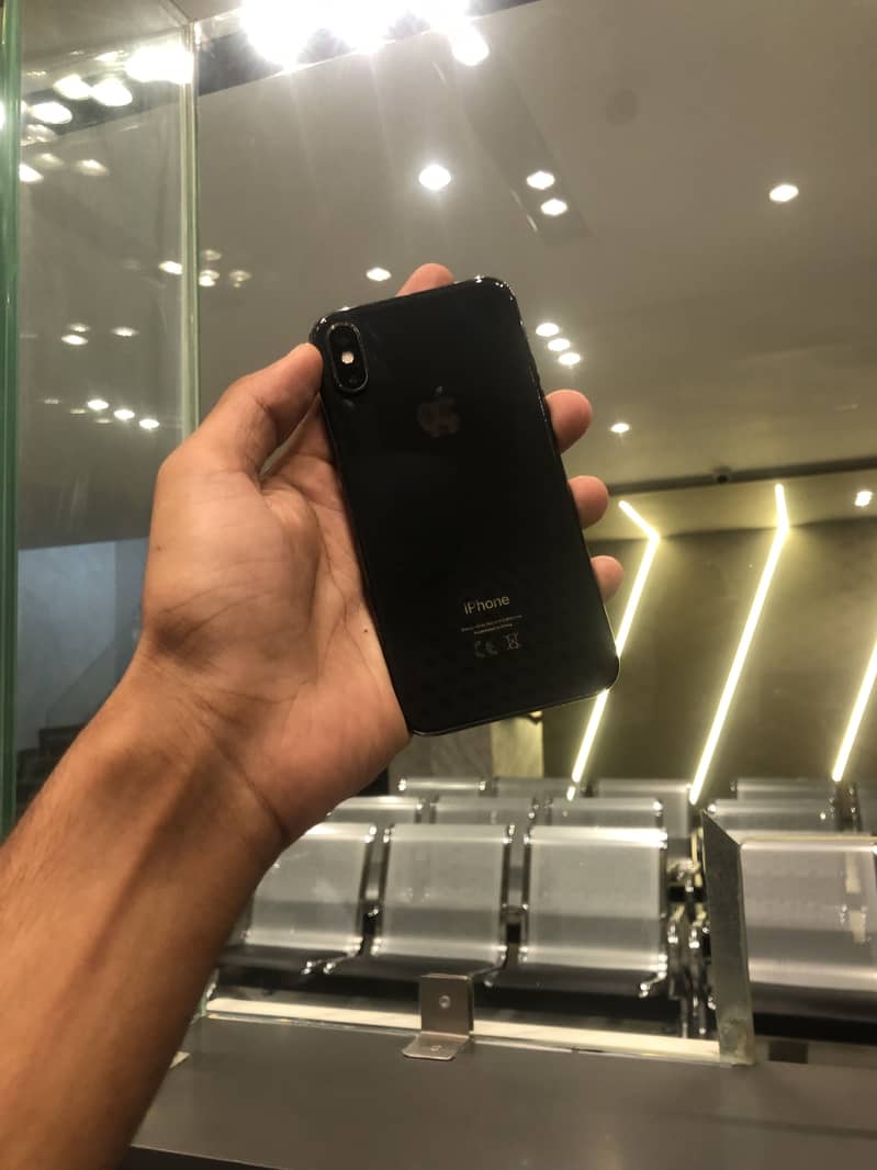 Apple iPhone XS 1